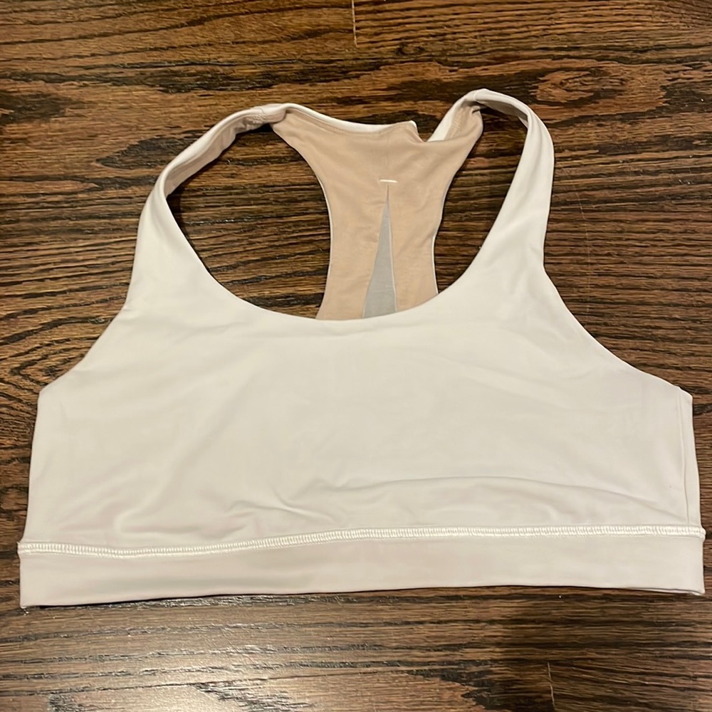 Lululemon invigorate bra Size 6 & 8 white